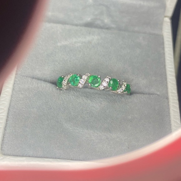 Natural Emerald Ring - Picture 2 of 11